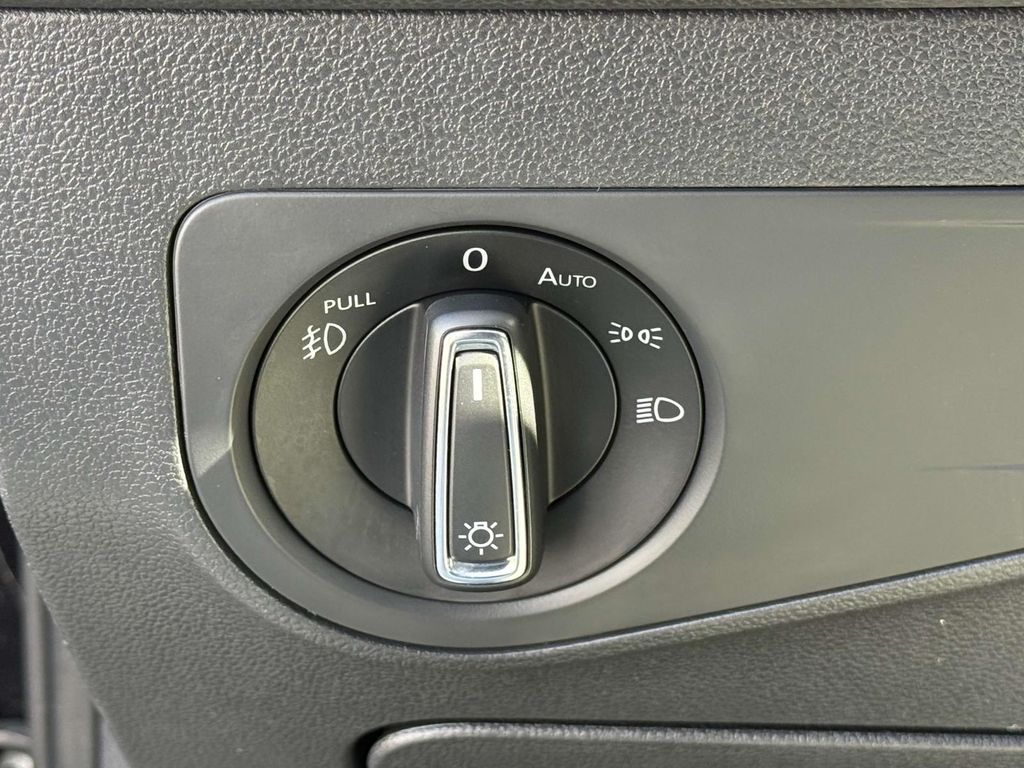 Vehicle image 25 of 27