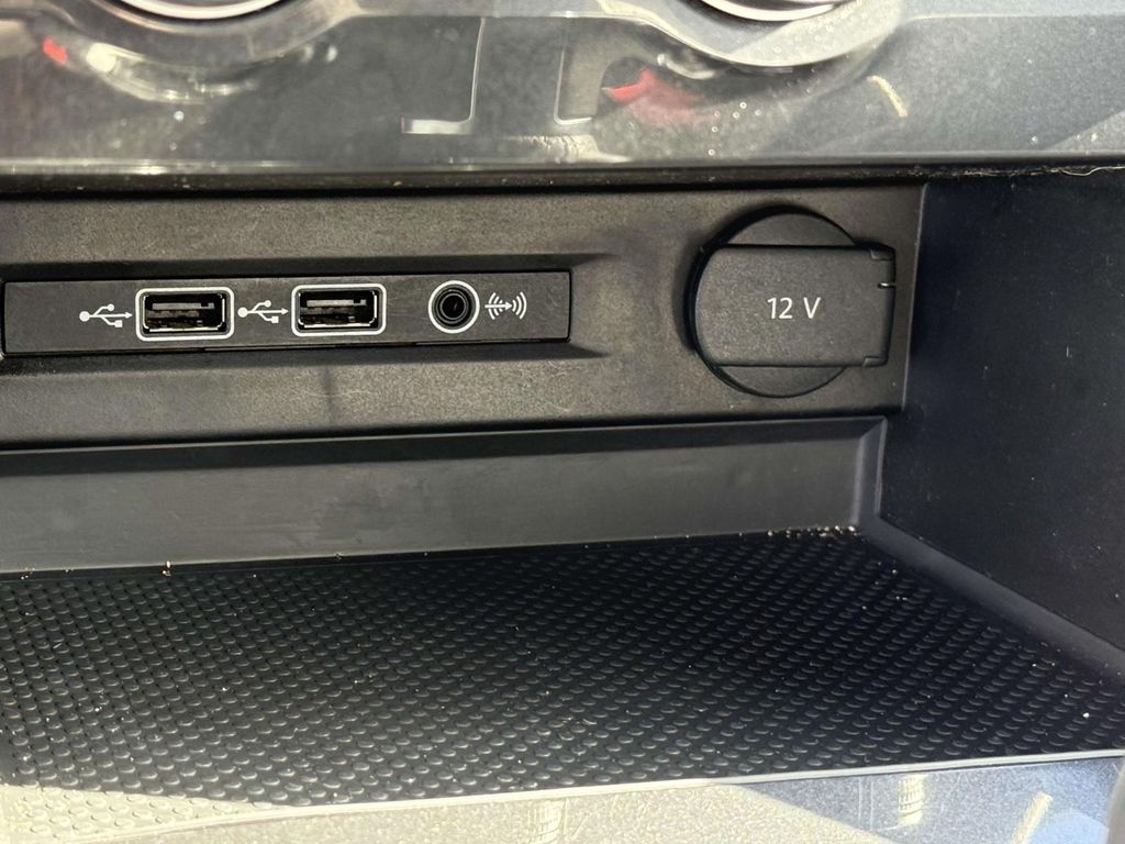 Vehicle image 9 of 27