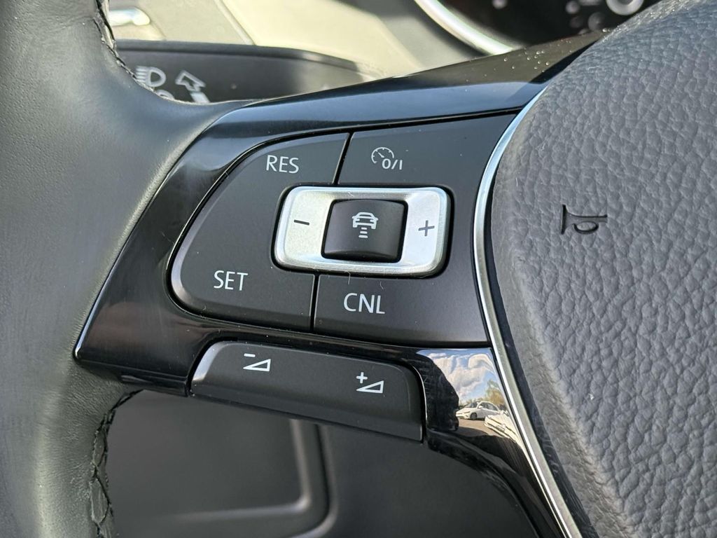 Vehicle image 23 of 27