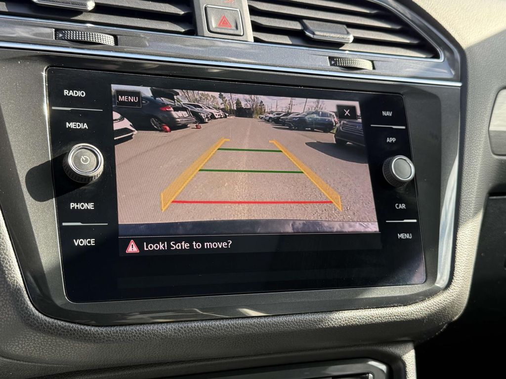 Vehicle image 17 of 27