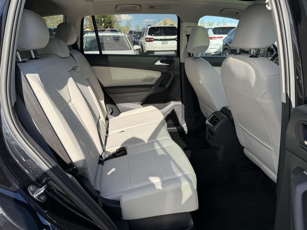 Vehicle image 10 of 27