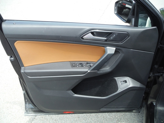 Vehicle image 21 of 33