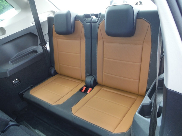 Vehicle image 27 of 33