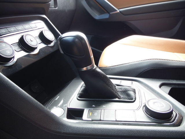 Vehicle image 23 of 33