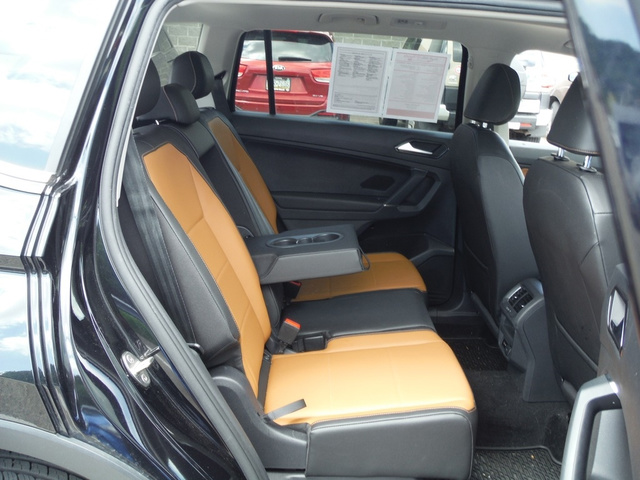 Vehicle image 26 of 33