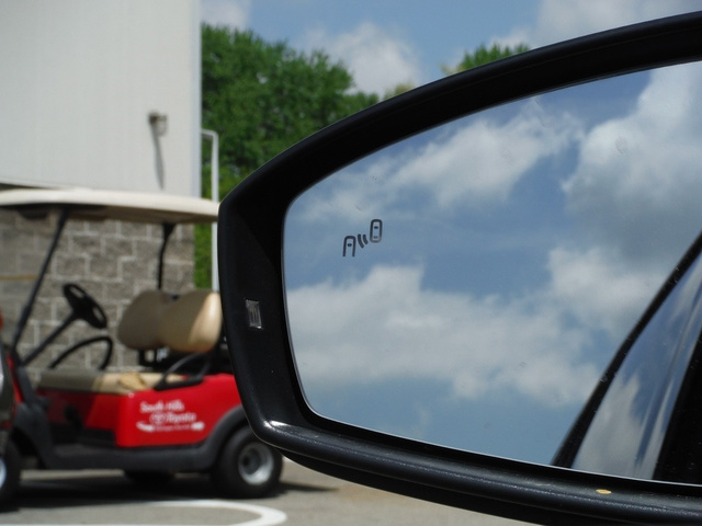 Vehicle image 15 of 33