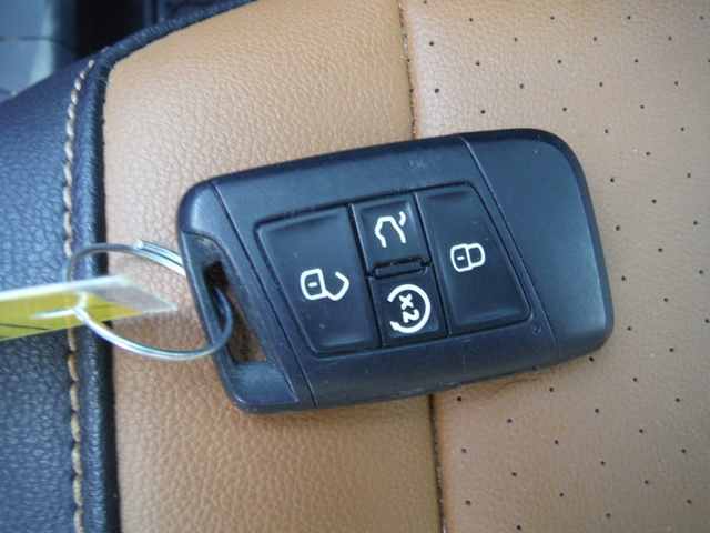Vehicle image 31 of 33