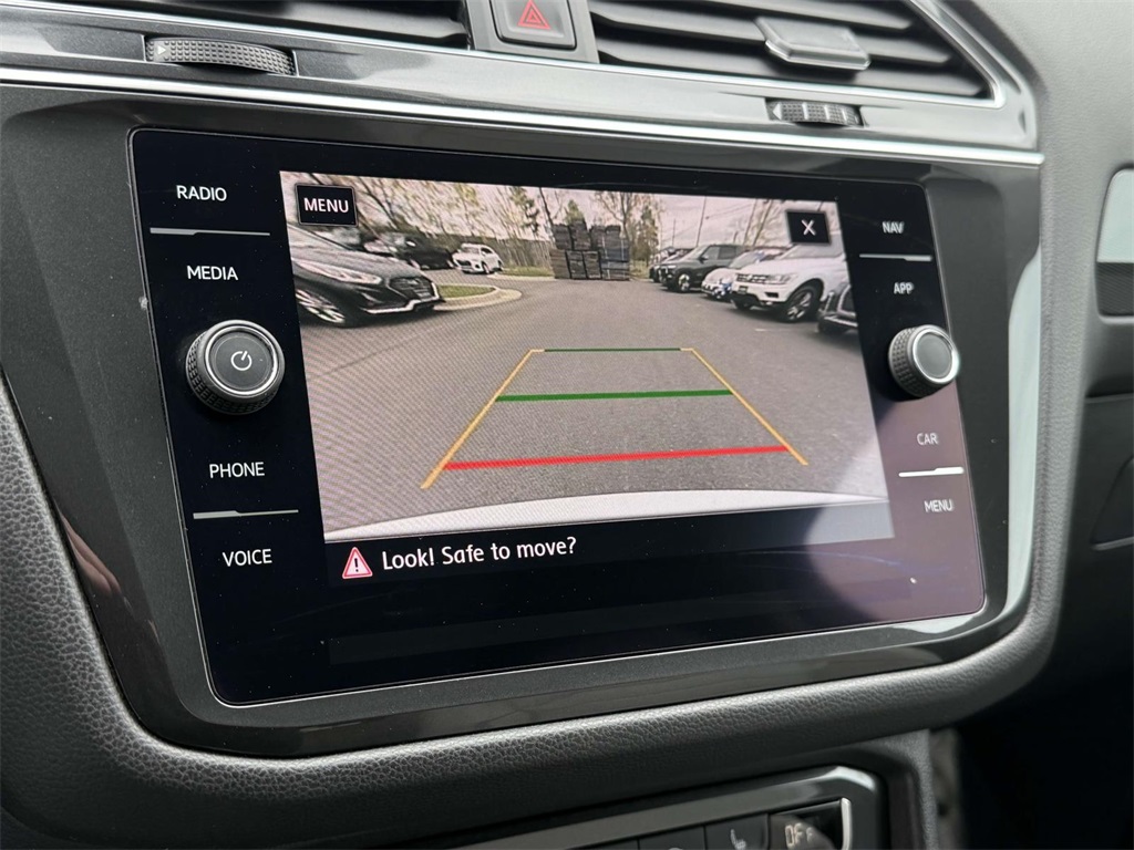 Vehicle image 17 of 26