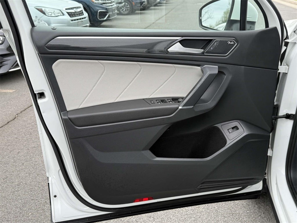 Vehicle image 8 of 26