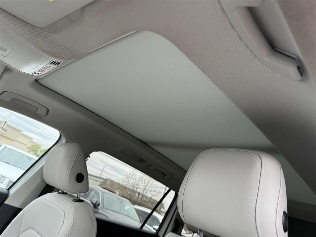 Vehicle image 15 of 26
