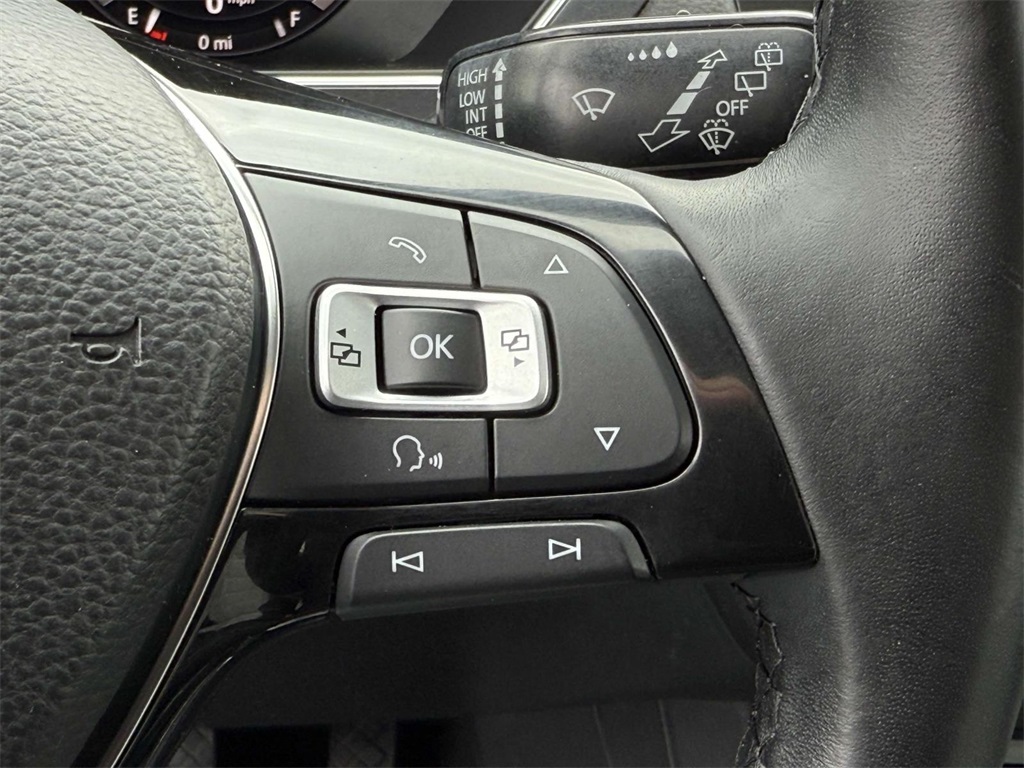 Vehicle image 21 of 26