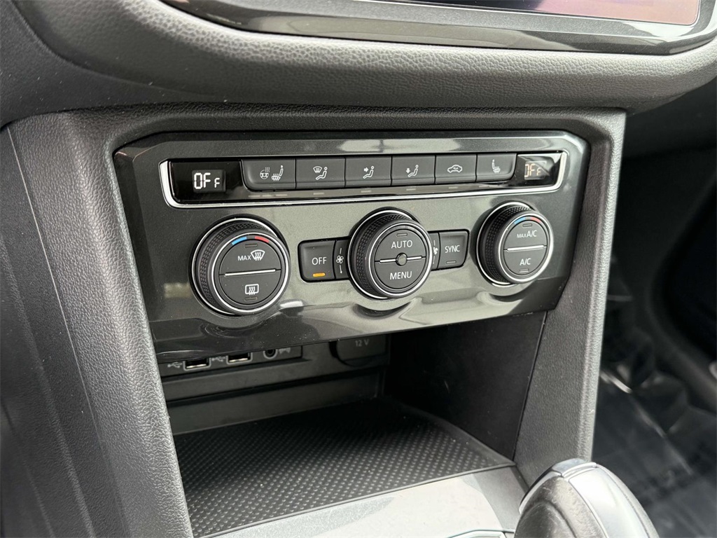Vehicle image 18 of 26
