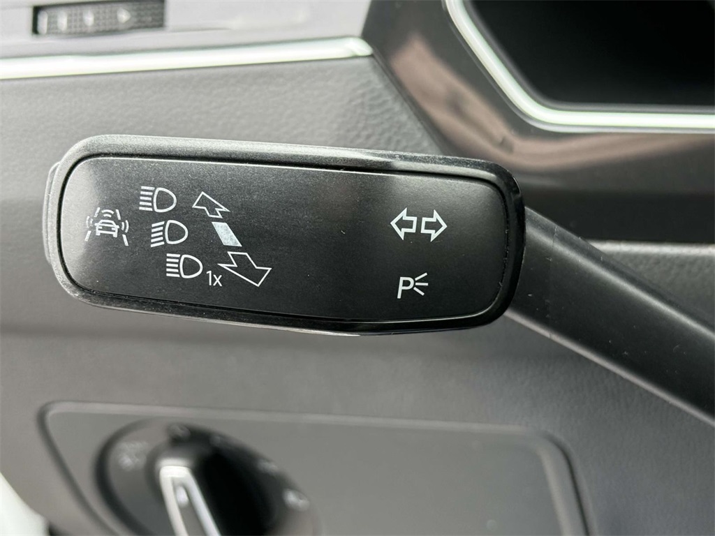 Vehicle image 23 of 26
