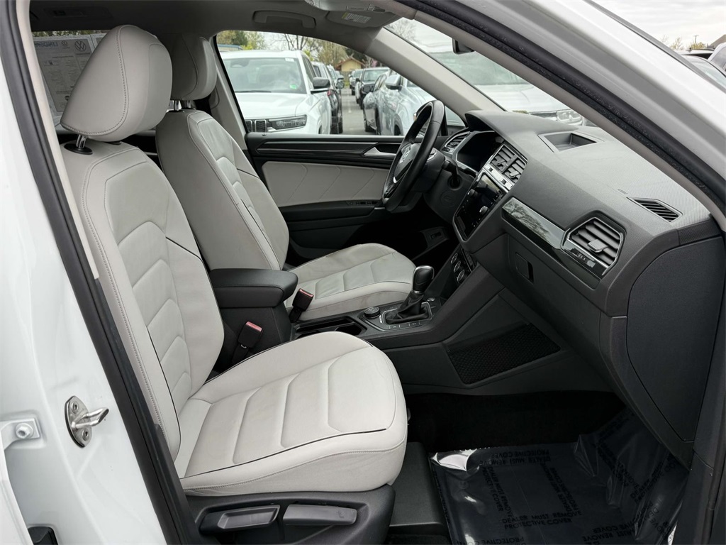 Vehicle image 11 of 26