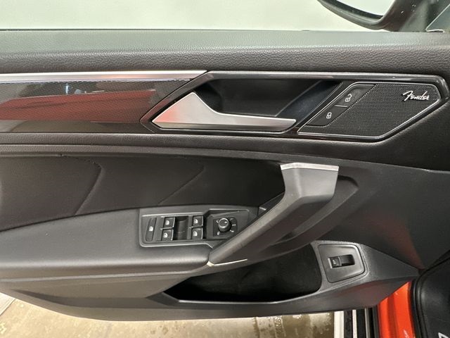 Vehicle image 25 of 35