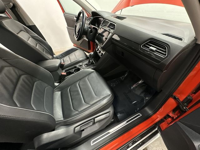 Vehicle image 28 of 35