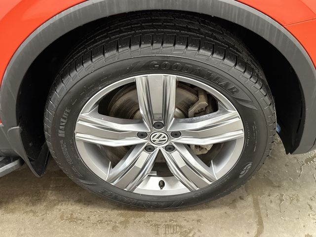 Vehicle image 10 of 35