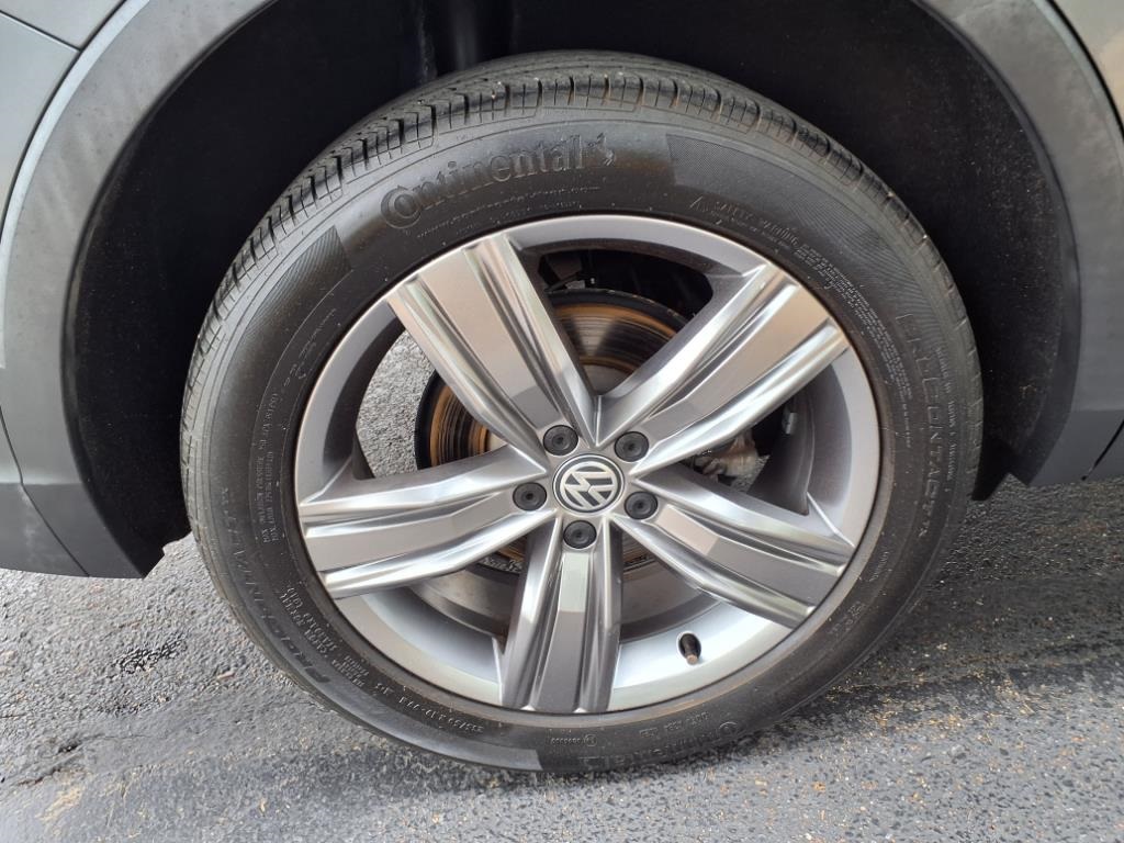 Vehicle image 23 of 25