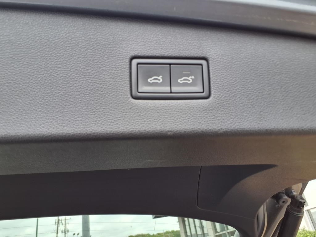 Vehicle image 7 of 25