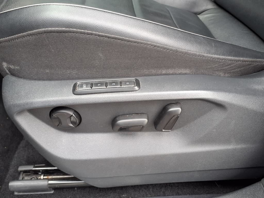 Vehicle image 9 of 25
