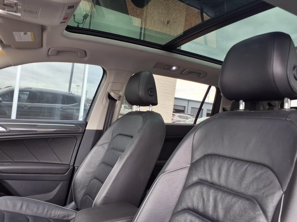 Vehicle image 19 of 25