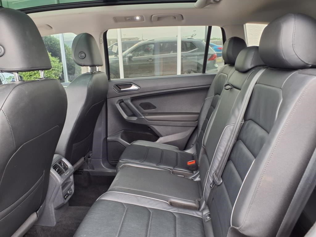 Vehicle image 21 of 25