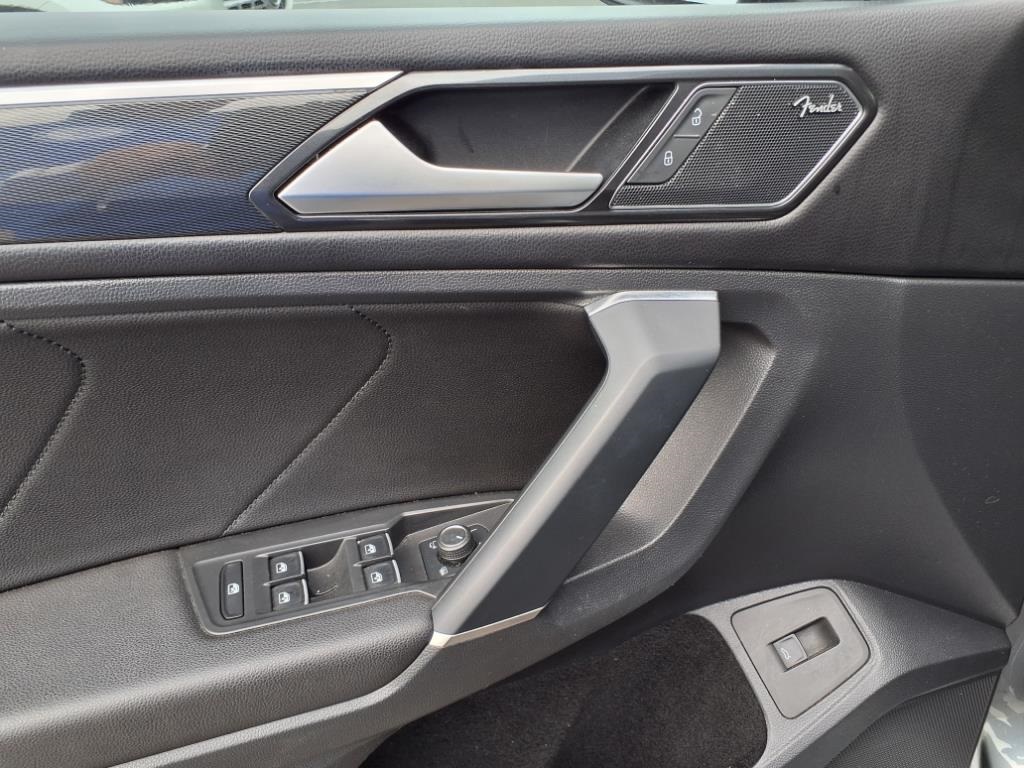 Vehicle image 8 of 25