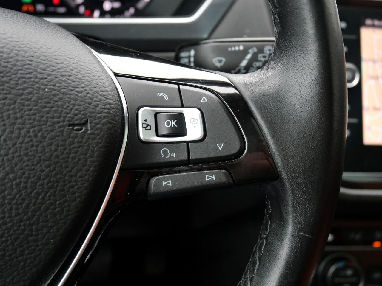 Vehicle image 34 of 41