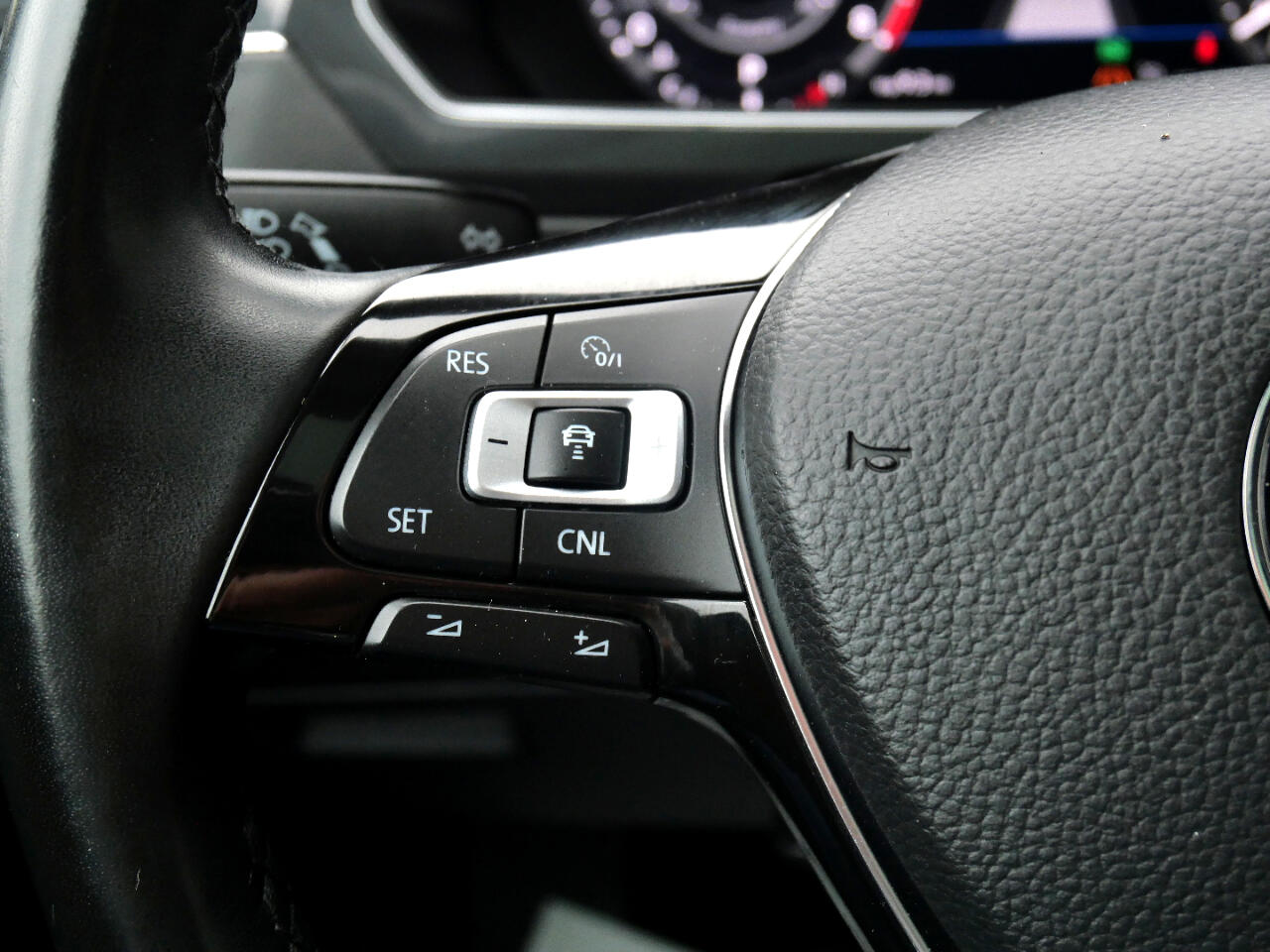 Vehicle image 33 of 41
