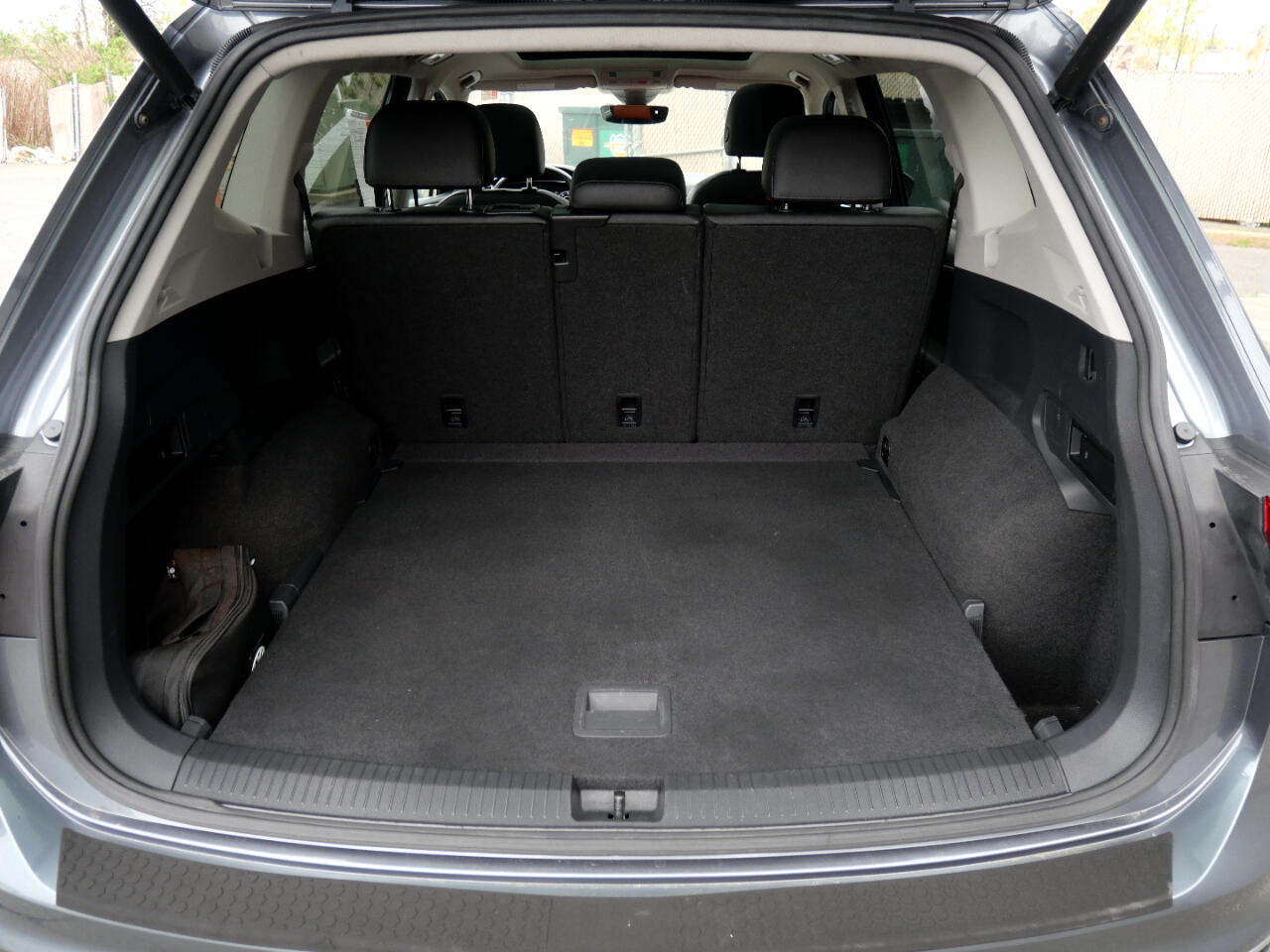 Vehicle image 21 of 41