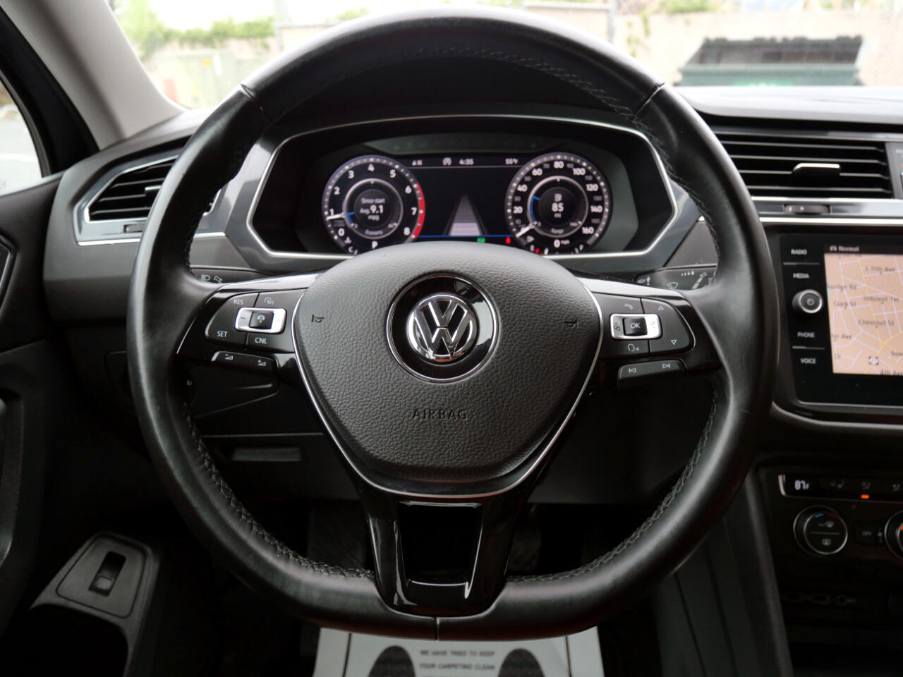 Vehicle image 32 of 41