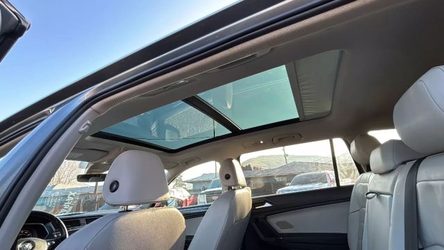 Vehicle image 11 of 21