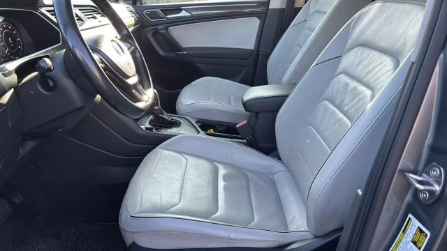 Vehicle image 7 of 21