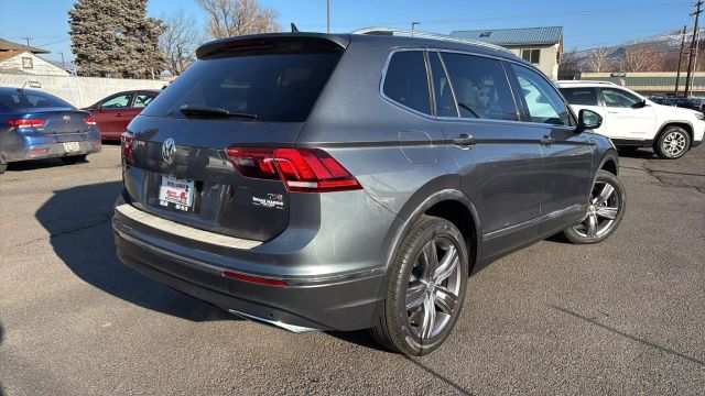 Vehicle image 17 of 21