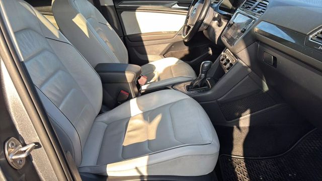 Vehicle image 19 of 21