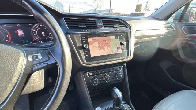 Vehicle image 14 of 21