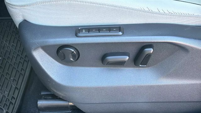 Vehicle image 8 of 21
