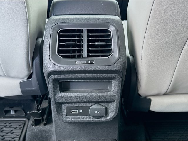 Vehicle image 16 of 20