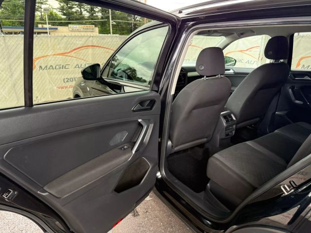 Vehicle image 17 of 47
