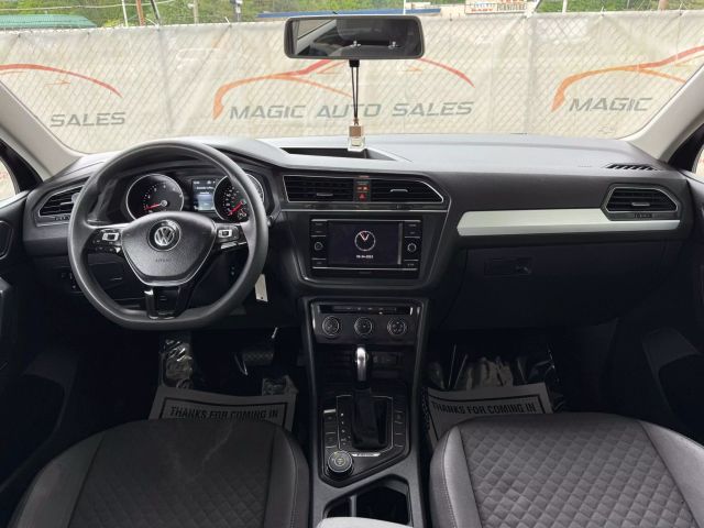 Vehicle image 27 of 47