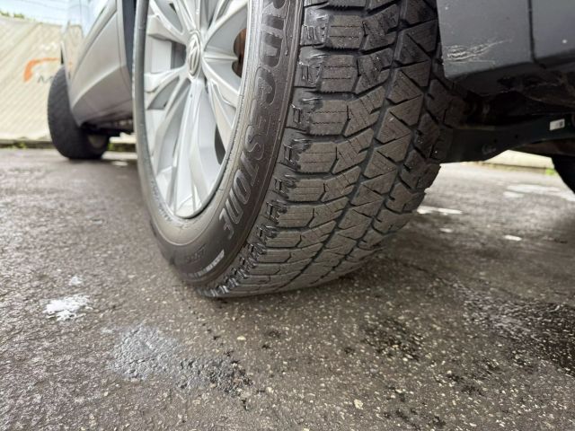 Vehicle image 41 of 47