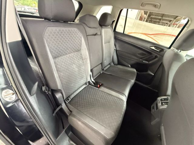 Vehicle image 23 of 47