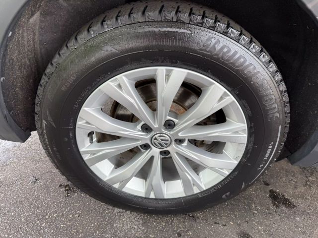Vehicle image 44 of 47