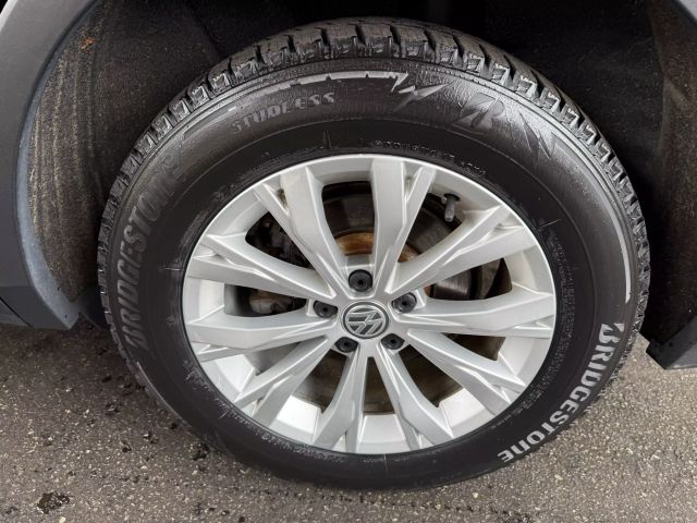 Vehicle image 40 of 47