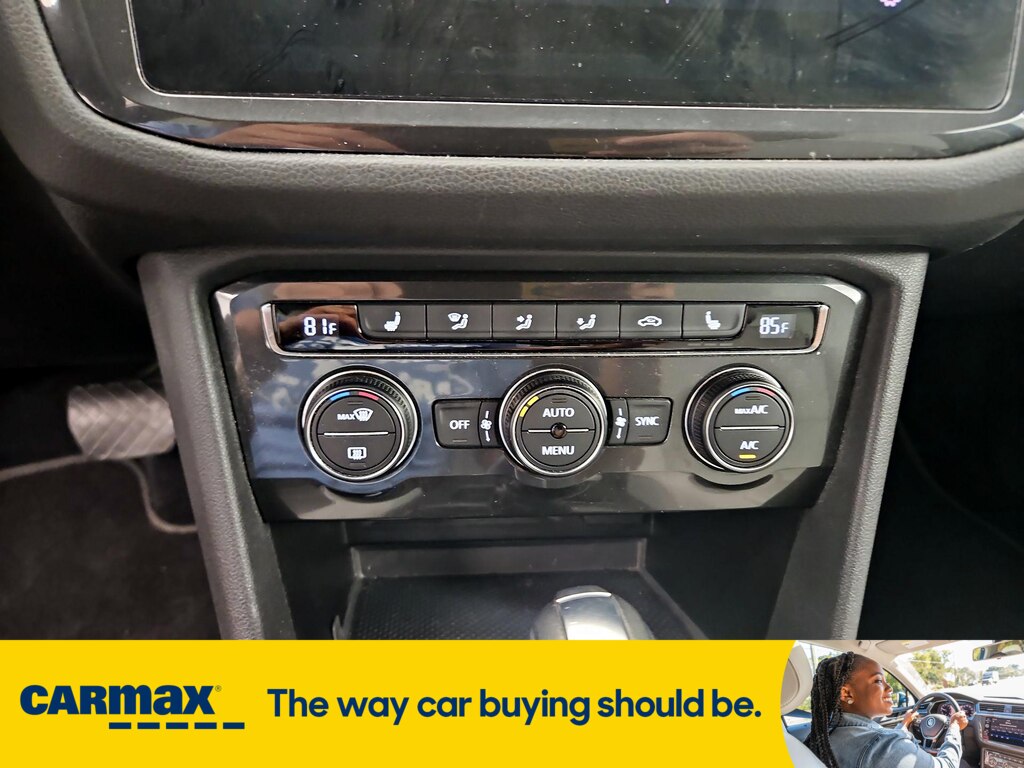 Vehicle image 21 of 28
