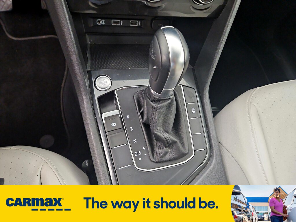 Vehicle image 22 of 28