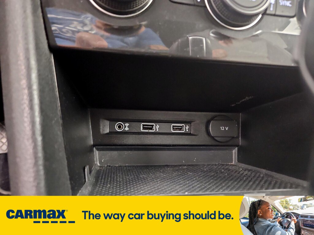 Vehicle image 23 of 28