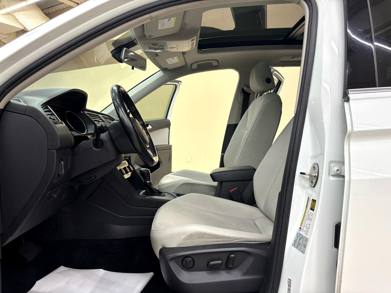Vehicle image 16 of 45