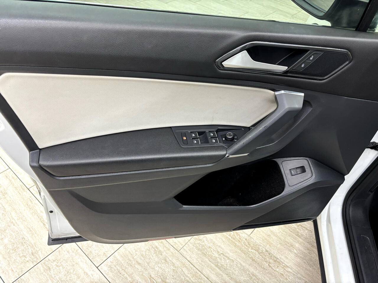 Vehicle image 14 of 45