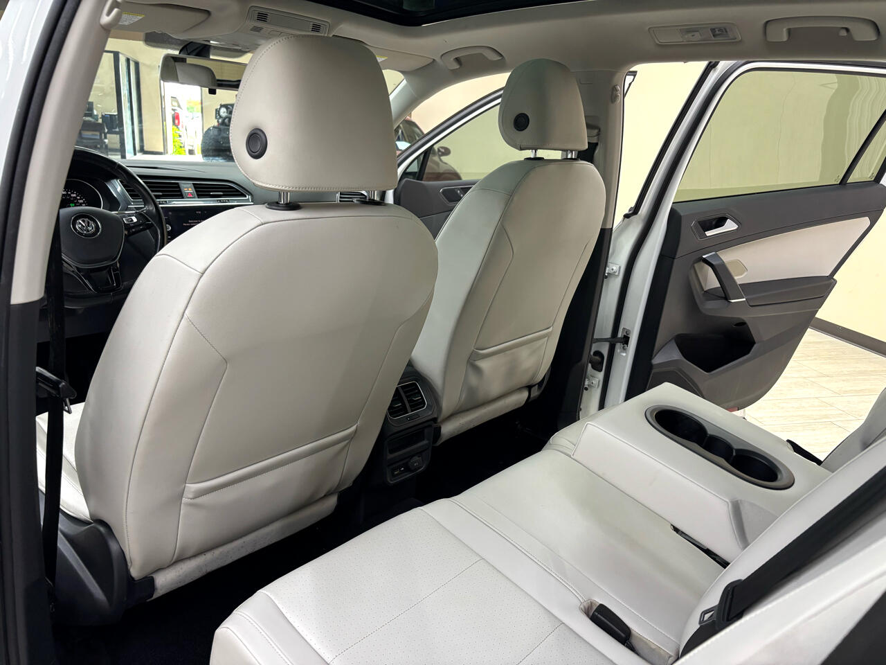 Vehicle image 33 of 45